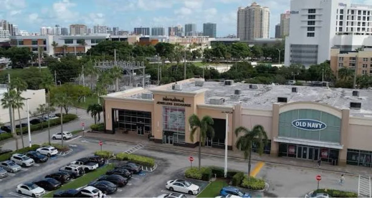 Aerial view of the International Jewelers Exchange building in Aventura, Florida